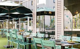 ibis Lyon Gerland Musée des Confluences