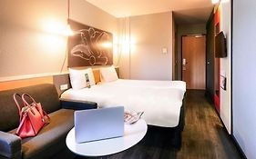 ibis Lyon Gerland Musée des Confluences